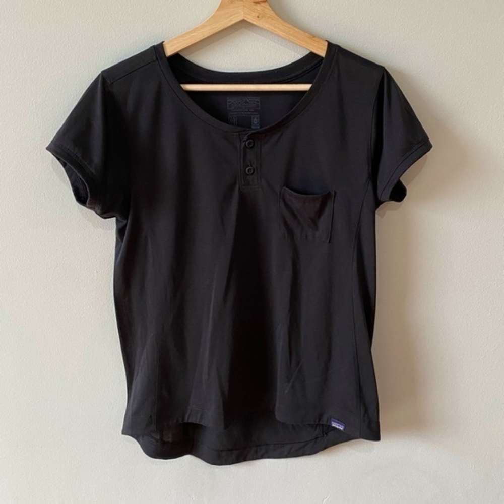 Patagonia Women’s Black T-shirt size M with one little pocket​​